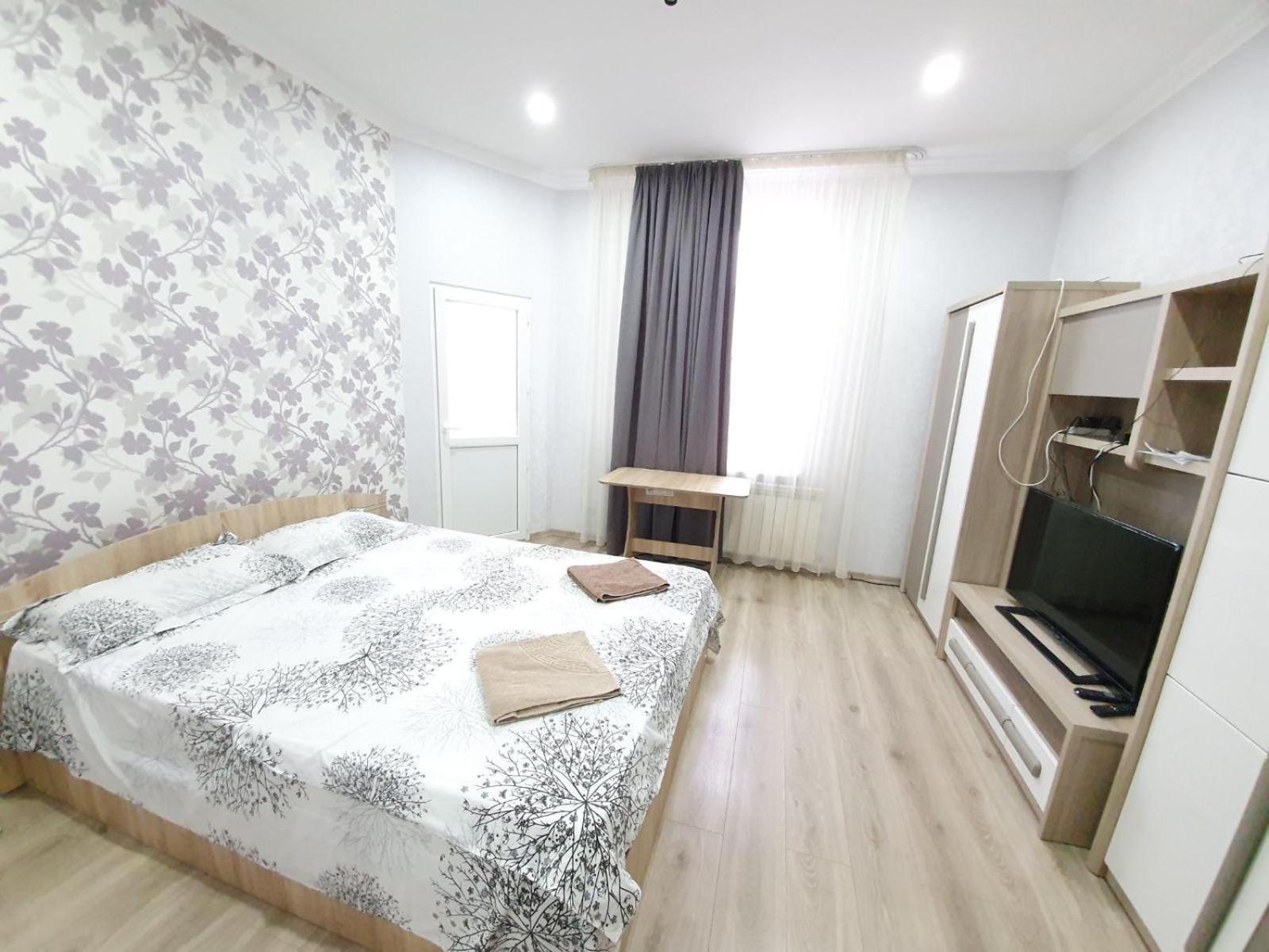 Tourist Home At Stefan Cel Mare With 2 Rooms Chisinau Exterior photo